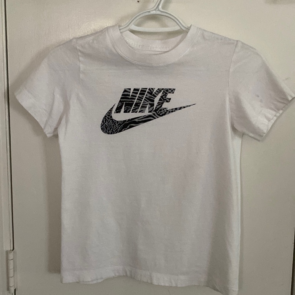 Nike short sleeve tee shirt size s